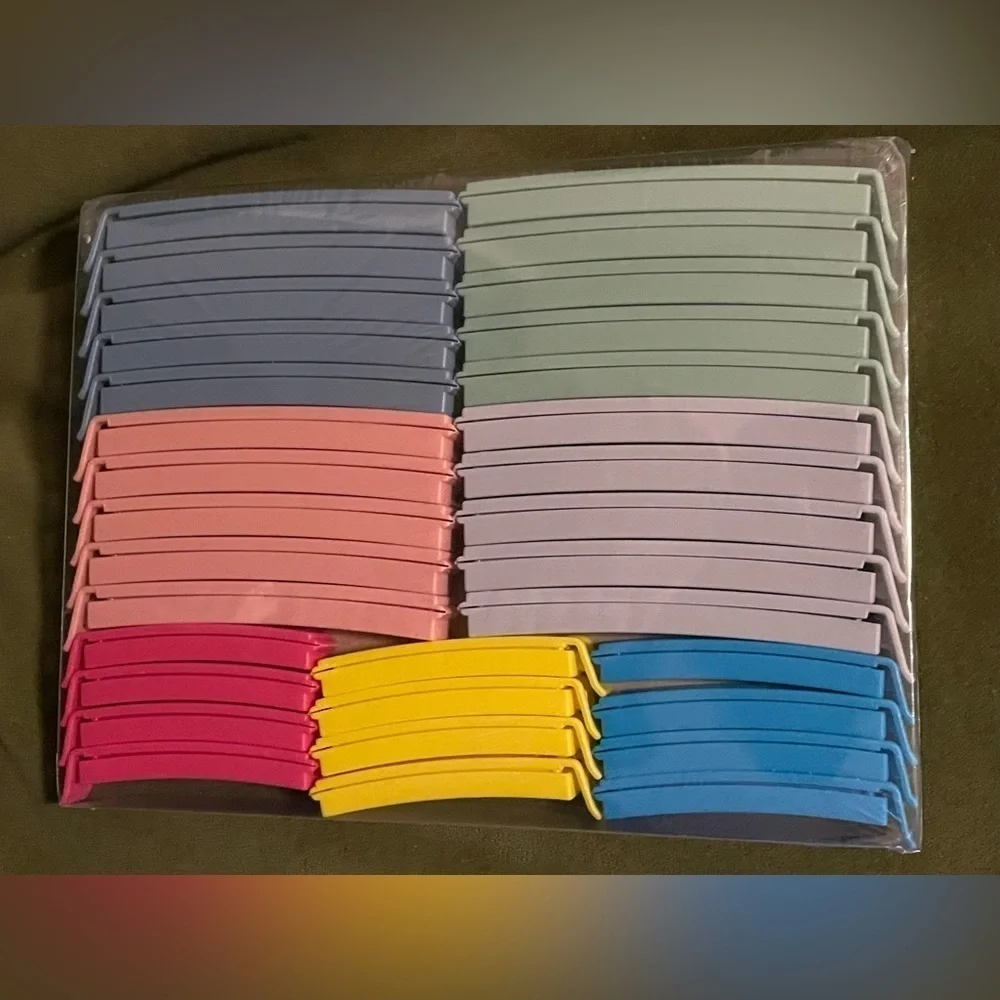 NEW 32-Piece Plastic Chip Clips